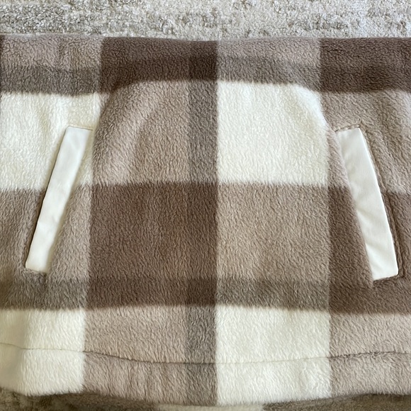 Abercrombie & Fitch Plaid Fleece Quarter Zip Sweater - Picture 6 of 6